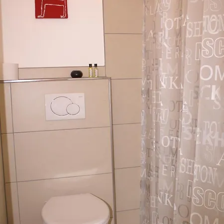 14/2 Guest house